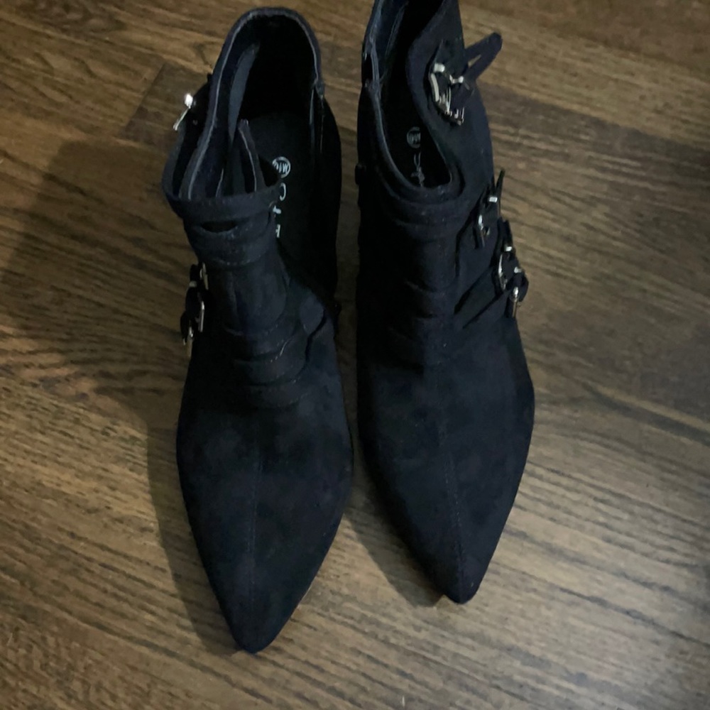 Sophia Taylor booties size 9.5 w like new